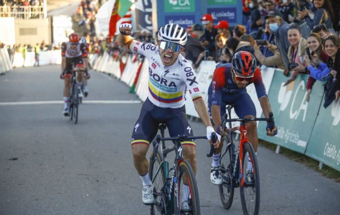 1-2 de Higuita y Martínez en el cierre de la Vuelta a Algarve