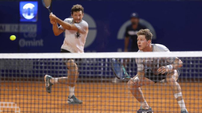 Nicolás Barrientos inicia con victoria en los dobles de Buenos Aires