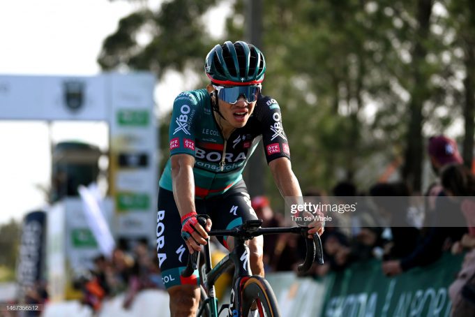 Higuita lucha por el podio en Algarve