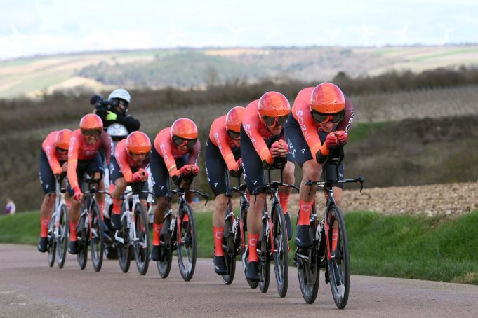 Egan bajó, pero se mantiene en el top 10 de la París-Niza