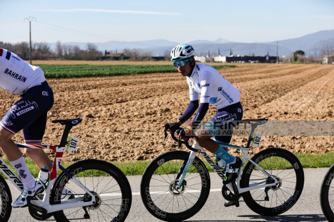 Santiago Buitrago se mantiene en el top 3 del París-Niza tras 5 etapas