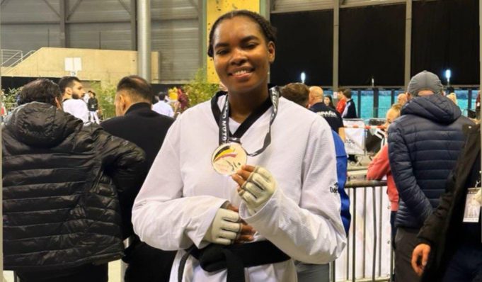 Camila Mosquera obtuvo la medalla de bronce en el Abierto de Taekwondo