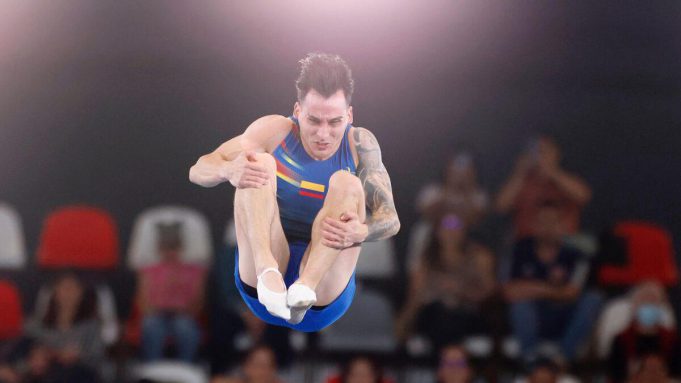 Ángel Hernández avanzó a las semifinales de la Copa Mundo de Gimnasia de Trampolín