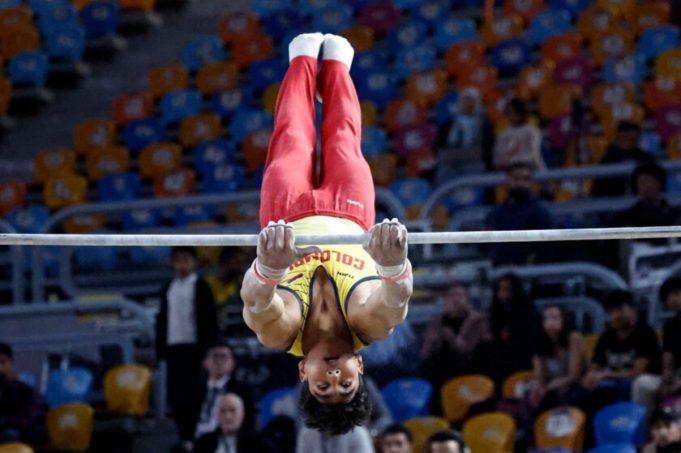 ¡Por el oro! Ángel Barajas clasifica a la final de la barra fija