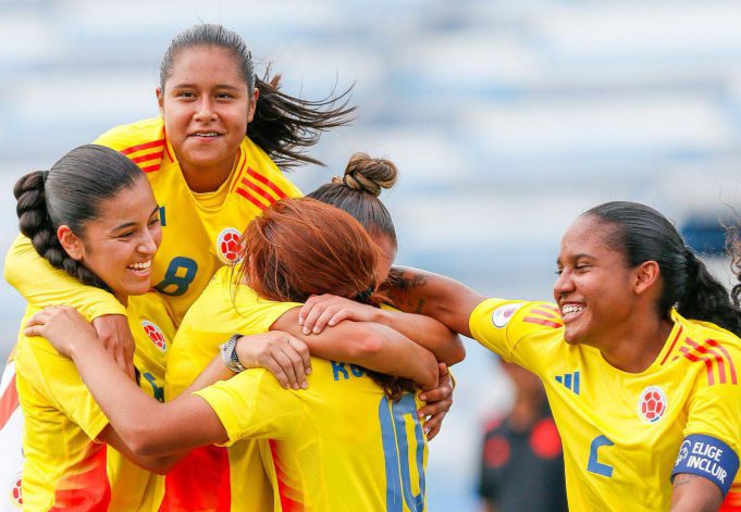 Colombia golea a Venezuela y es líder de su grupo