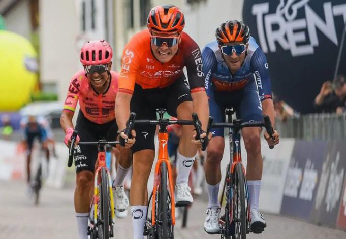 Esteban Chaves tercero en el inicio del Tour de los Alpes