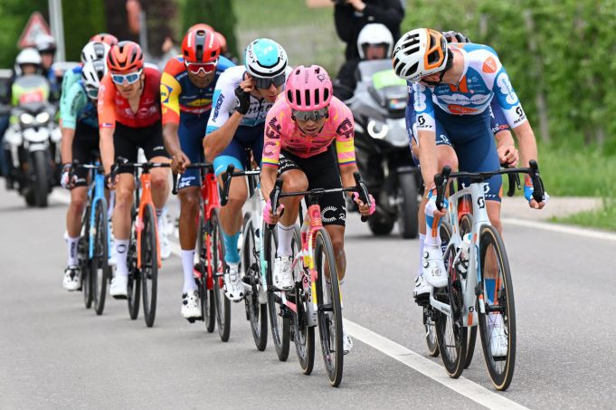 Esteban Chaves se mantiene tercero en la general del Tour de los Alpes