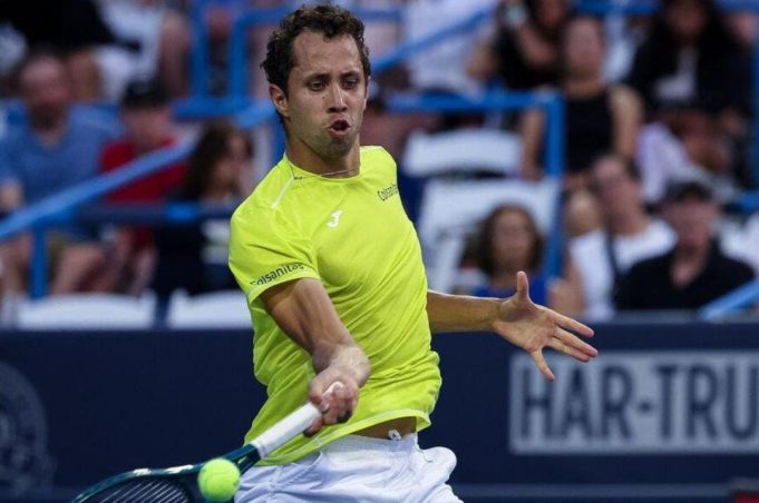 Daniel Galán continua con paso firme en Uruguay