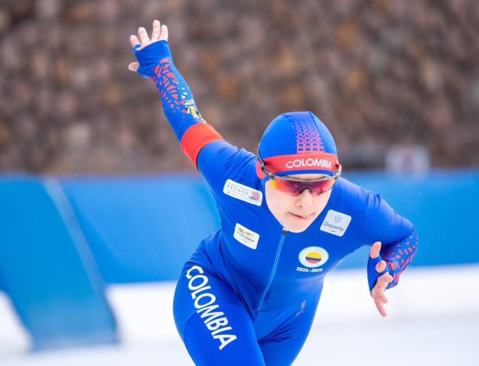 Isabella Vargas y Luna Díaz debutan con orgullo en la Copa del Mundo Júnior ISU 2025