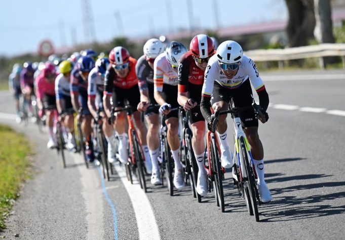 Los colombianos escalan en la general de la Vuelta a Cataluña