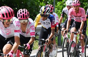 Egan Bernal asciende en la general tras la etapa 16