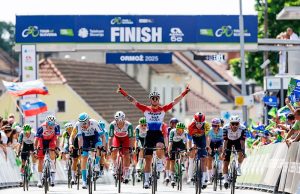 Sebastián Molano luchó por la victoria en el Tour de Eslovenia