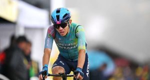 Sergio Higuita se mantiene dentro del top 3 en el AlUla Tour