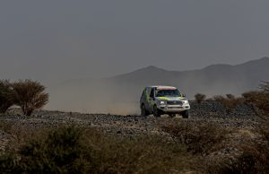Javier Vélez sostiene el liderato cuando el Dakar aprieta