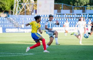 Colombia alarga su suerte: derrota y espera por clasificación