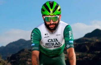 Fernando Gaviria en el Top 10 de la Clásica de Almería 2026