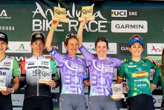 Mónica Calderón inicia con podio su camino en la Andalucia Bike Race