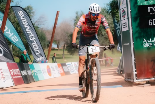 Día de contrastes para los colombianos en la Andalucia Bike Race