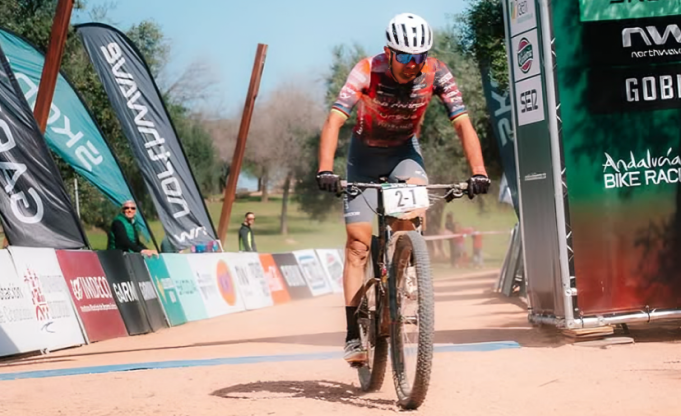 Día de contrastes para los colombianos en la Andalucia Bike Race