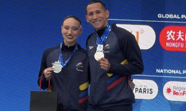 plata natación artística
