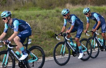 Los colombianos se mantienen firmes en una jornada de transición de la Volta a Cataluña