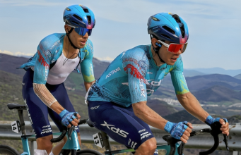 La montaña ascendió a los escarabajos en la general de Itzulia