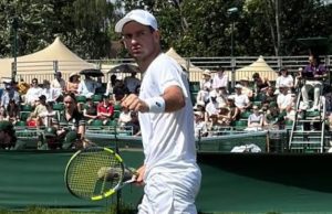 Nicolás Mejía en Wimbledon/ Tomada de @nicolasmejia00 y @equipocolsanitas en Instagram