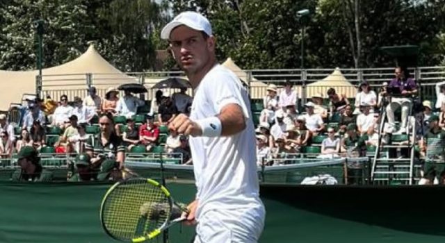 Nicolás Mejía en Wimbledon/ Tomada de @nicolasmejia00 y @equipocolsanitas en Instagram