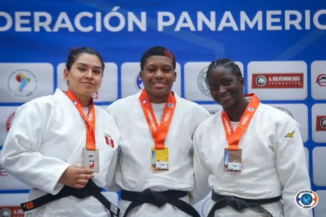 Brenda Olaya en el podio del Panamericano Open de Judo