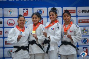 Erika Lasso en el podio del Panamericano Open dde Judo