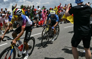 Egan Bernal y Einer Rubio en la etapa 17 del Tour de Francia/ Tomada de AFP