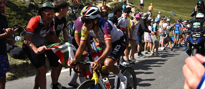 Egan Bernal en la etapa 6 del Tour de Francia/ Tomada de @ineosgrenadiers en Instagram