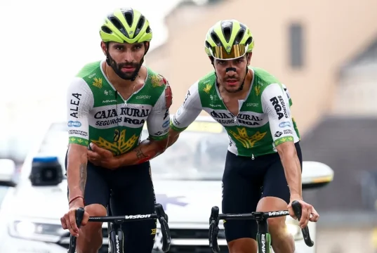 Gaviria tras el accidentado final de la etapa 12 del Tour de Francia.