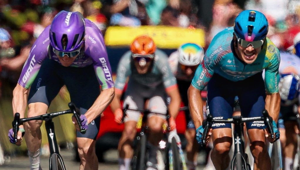 Harold Tejada en la definición de la etapa 13 del Tour de Francia/ Tomada de @xds_astana_team en Instagram