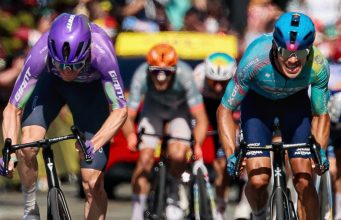 Harold Tejada en la definición de la etapa 13 del Tour de Francia/ Tomada de @xds_astana_team en Instagram