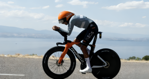 Egan vuelve al top 15 de la general tras la CRI en el Tour Egan Bernal en la CRI del Tour de Francia/ Tomada de ESPN en X