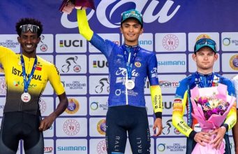 Victoria de Santiago Umba en la Ordu Black Sea Classic Santiago Umba en el podio de la Ordu Black Sea Classic/ Tomada de @santiagoumbal en Instagram