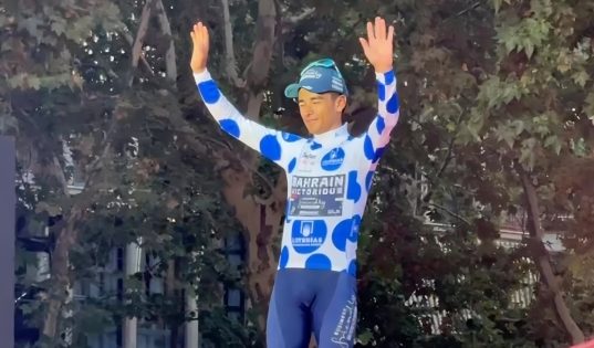 Santiago Buitrago en el podio de La Vuelta a España/ Tomada de La Vuelta en Instagram