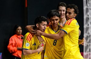 Colombia celebrando una de las anotación en el juego frente a Paraguay en la CONMEBOL Sub 20 de futsal/ Imagen tomada de @conmeboltorneos en Instagram