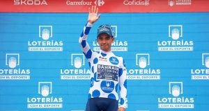 Santiago Buitrago en el podio de La Vuelta a España/ Tomada del Team Bahrain Victorious en X - @SprintCycling