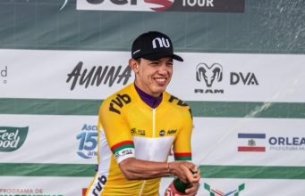 Javier Jamaica en el podio de la Vuelta a Santa Catarina 2026