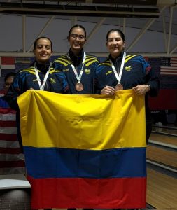 Colombia en el podio de tríos/ Tomada de @fedecobol_