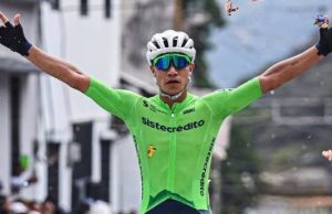 Colombia domina la Vuelta Ciclistica a Venezuela Misael Urián celebrando la victoria de la etapa 3 en la Vuelta a Venezuela/ Tomado de @vueltavenezuela en Instagram