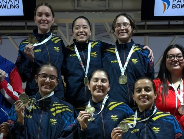 Colombia en lo alto del podio en la modalidad de quintetos/ Toma de @fedecobol_