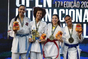 Sofía Cardenas en el podio del Troféu Durci Nascimento/ Video tomado de @trofeudurcinascimento en Instagram