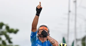 Nicolás Gómez celebrando la victoria en la etapa 4 de la Vuelta a Venezuela