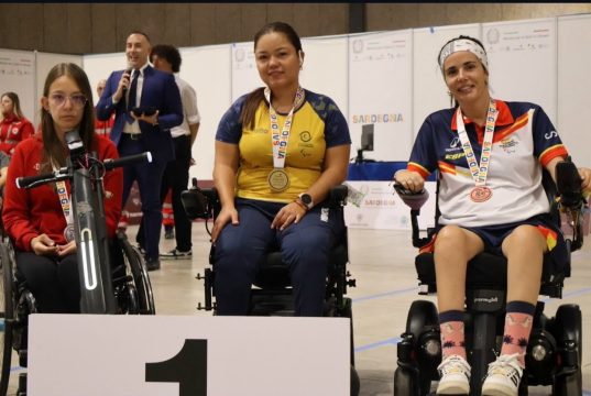 Leidy Chica en el podio del World Boccia Challenger/ Tomada de @mindeportecol en Instagram
