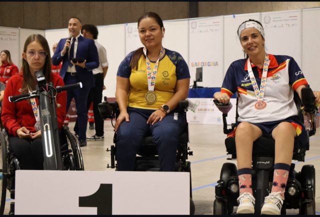 Leidy Chica en el podio del World Boccia Challenger/ Tomada de @mindeportecol en Instagram